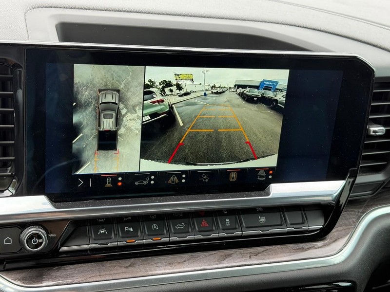 Chevrolet Silverado 1500 Vehicle Full-screen Gallery Image 25