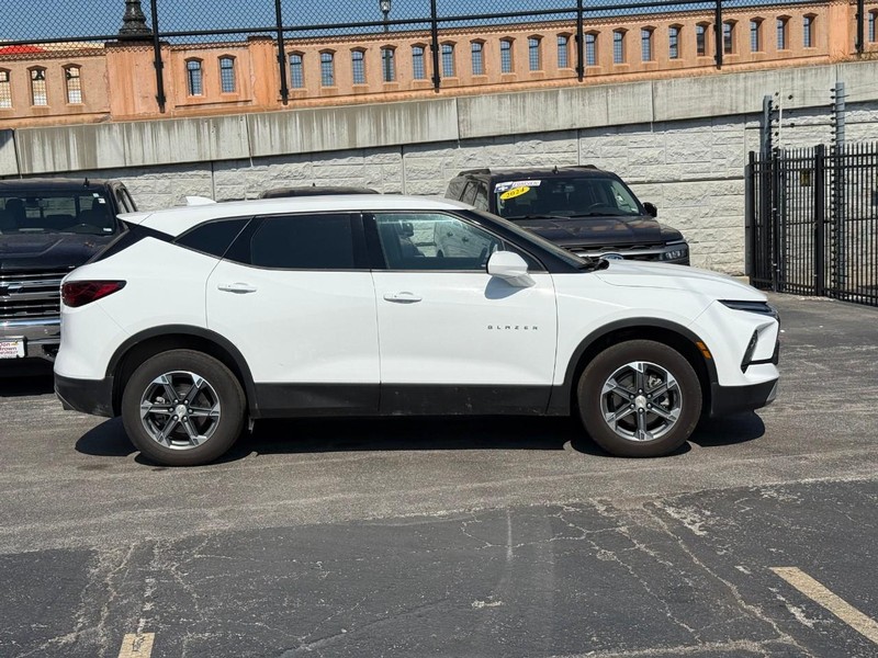 Chevrolet Blazer Vehicle Full-screen Gallery Image 3