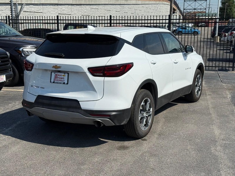 Chevrolet Blazer Vehicle Full-screen Gallery Image 4