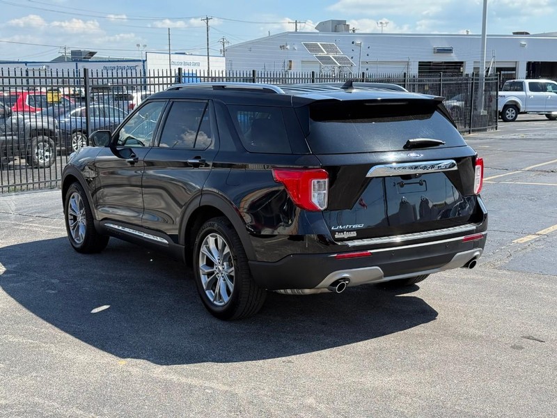 Ford Explorer Vehicle Full-screen Gallery Image 6