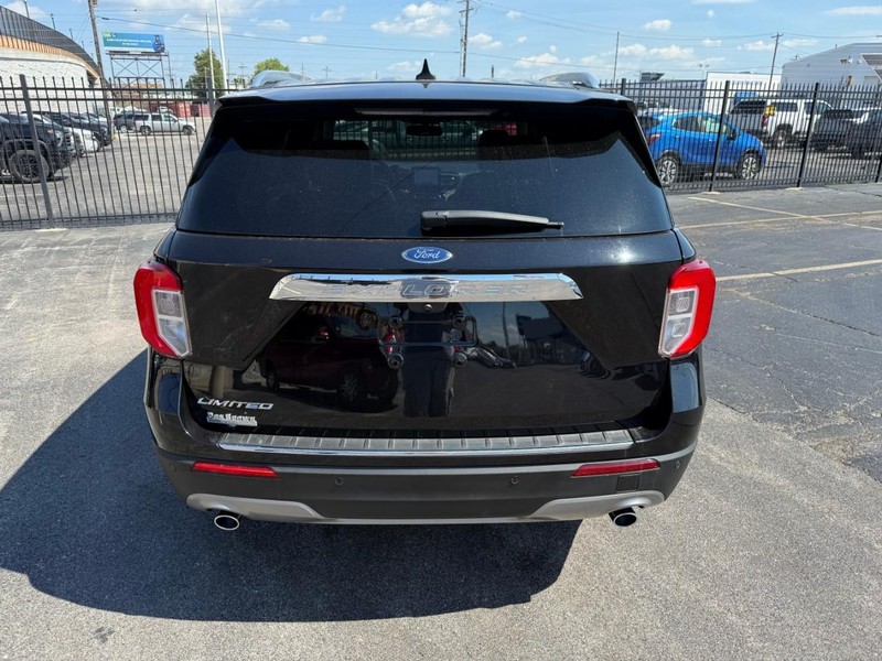 Ford Explorer Vehicle Full-screen Gallery Image 11