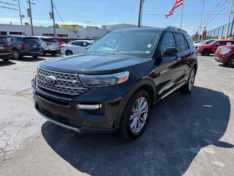 Ford Explorer Vehicle Full-screen Gallery Image 13
