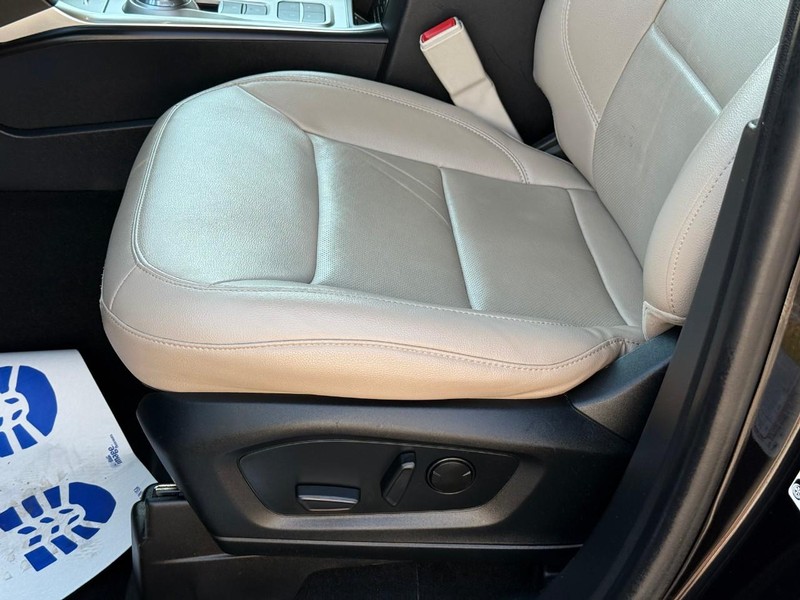 Ford Explorer Vehicle Full-screen Gallery Image 23