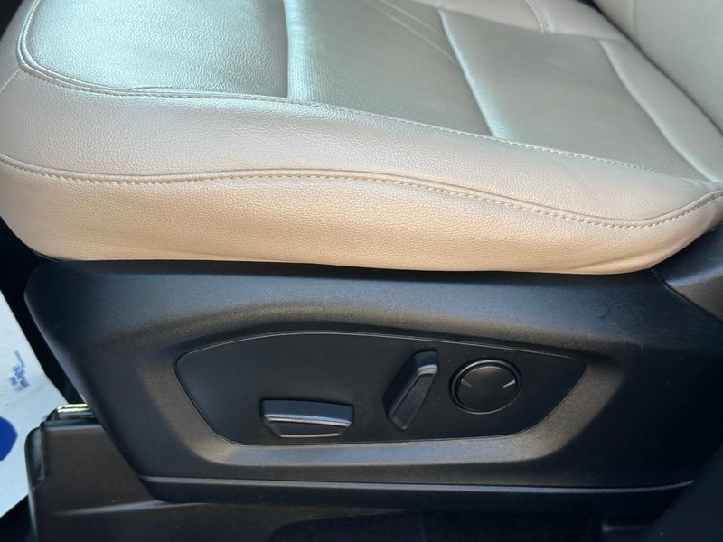 Ford Explorer Vehicle Full-screen Gallery Image 24