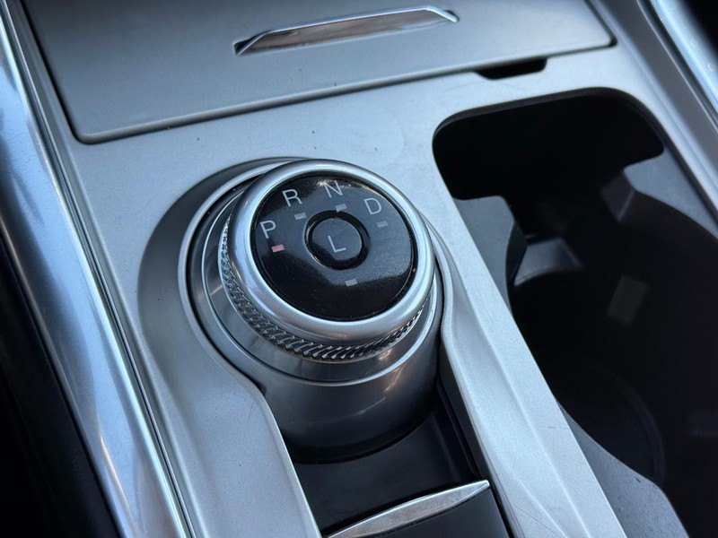 Ford Explorer Vehicle Full-screen Gallery Image 28
