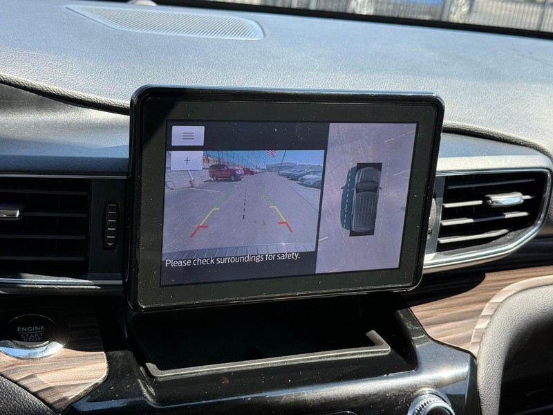 Ford Explorer Vehicle Full-screen Gallery Image 30