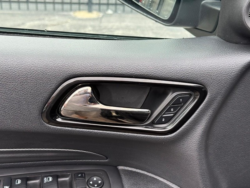 Dodge Durango Vehicle Full-screen Gallery Image 23