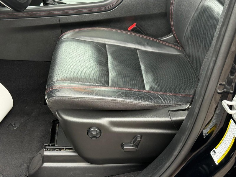 Dodge Durango Vehicle Full-screen Gallery Image 24