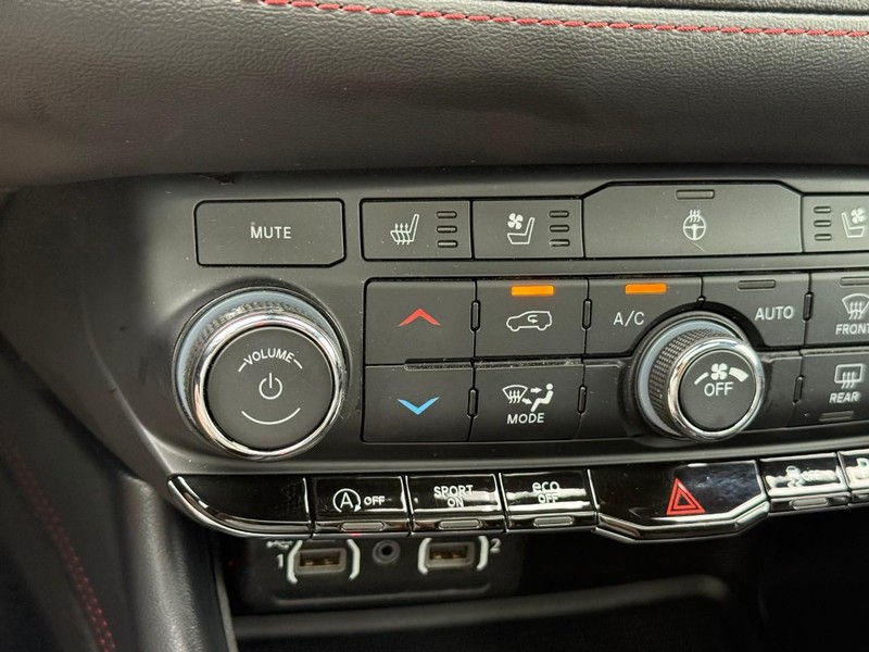 Dodge Durango Vehicle Full-screen Gallery Image 30