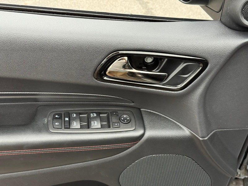 Dodge Durango Vehicle Full-screen Gallery Image 21