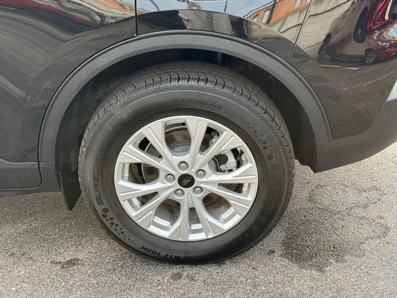 Ford Escape Vehicle Full-screen Gallery Image 7