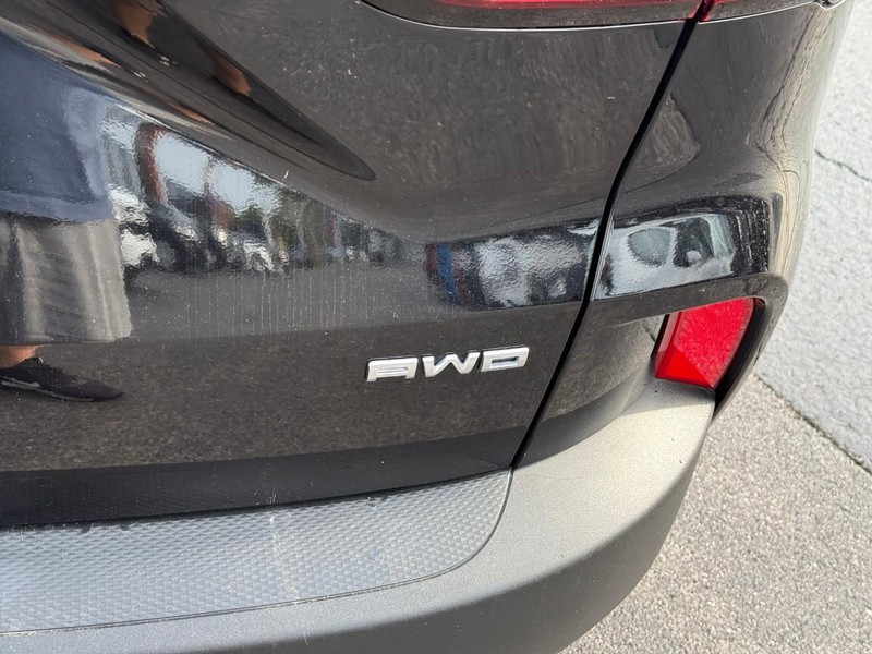 Ford Escape Vehicle Full-screen Gallery Image 8