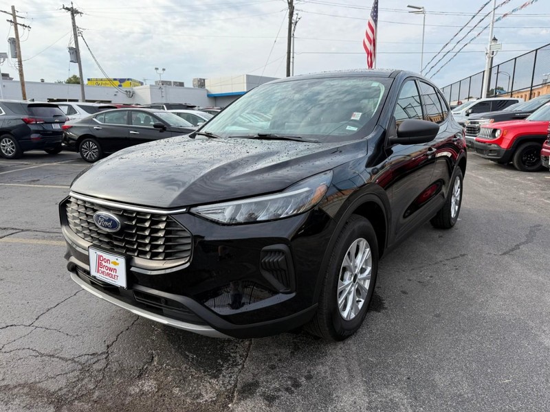 Ford Escape Vehicle Full-screen Gallery Image 13