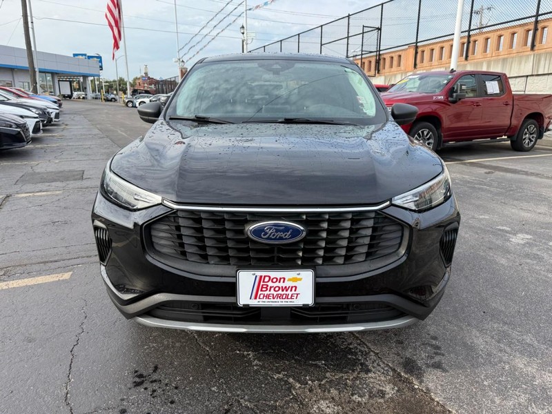 Ford Escape Vehicle Full-screen Gallery Image 14