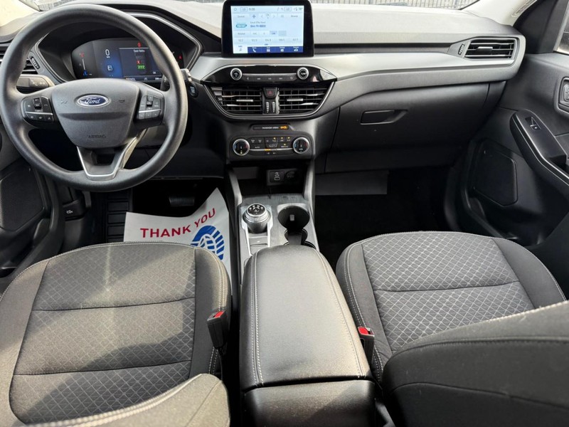 Ford Escape Vehicle Full-screen Gallery Image 17