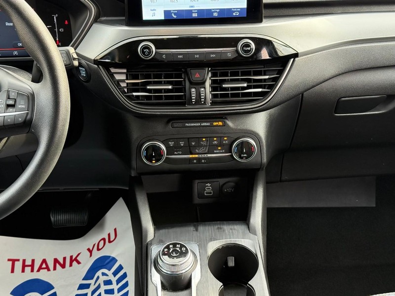 Ford Escape Vehicle Full-screen Gallery Image 20