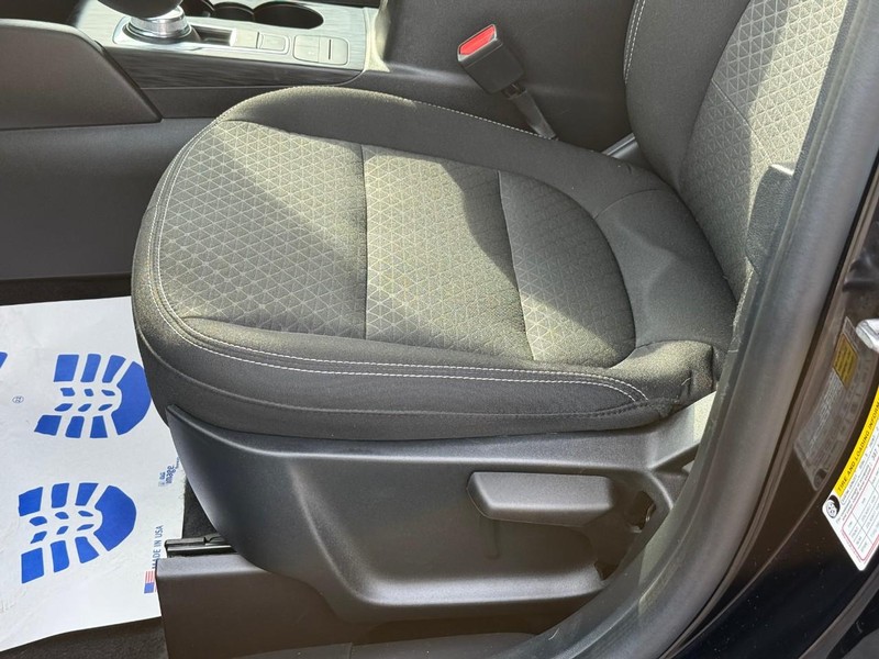 Ford Escape Vehicle Full-screen Gallery Image 23