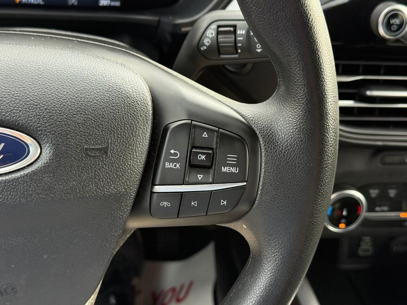 Ford Escape Vehicle Full-screen Gallery Image 25