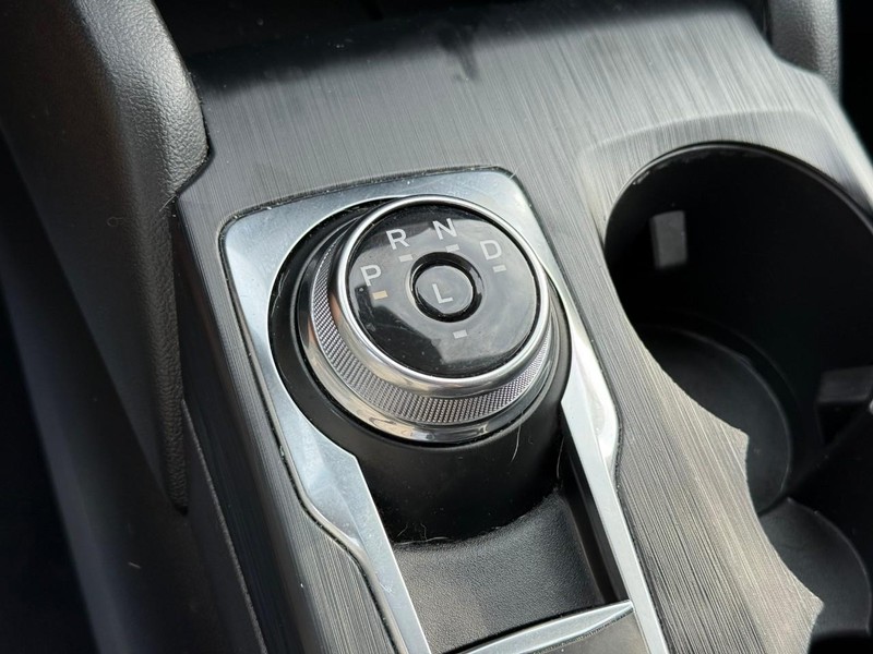 Ford Escape Vehicle Full-screen Gallery Image 27