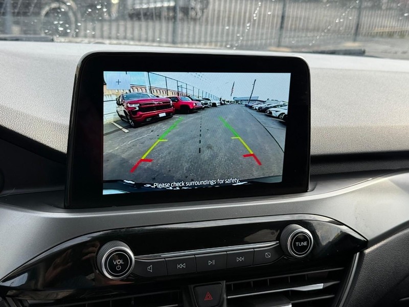 Ford Escape Vehicle Full-screen Gallery Image 28