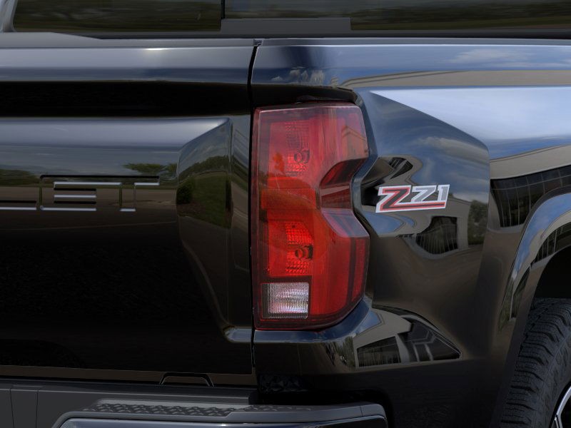 Chevrolet Colorado Vehicle Full-screen Gallery Image 11