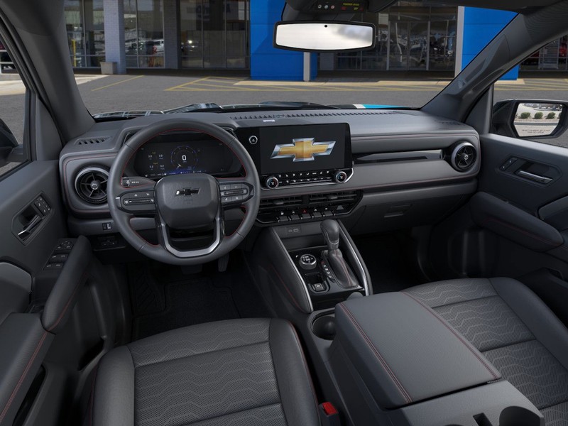 Chevrolet Colorado Vehicle Full-screen Gallery Image 15