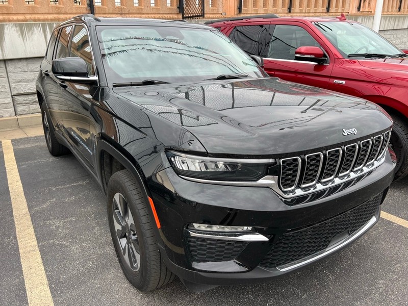 Jeep Grand Cherokee 4xe Vehicle Full-screen Gallery Image 3