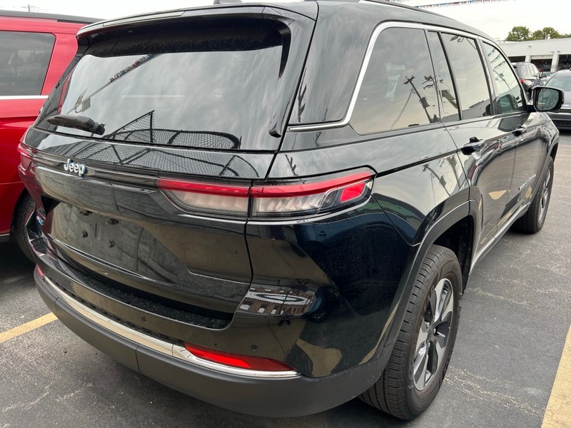 Jeep Grand Cherokee 4xe Vehicle Full-screen Gallery Image 6