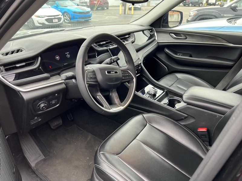 Jeep Grand Cherokee 4xe Vehicle Full-screen Gallery Image 7