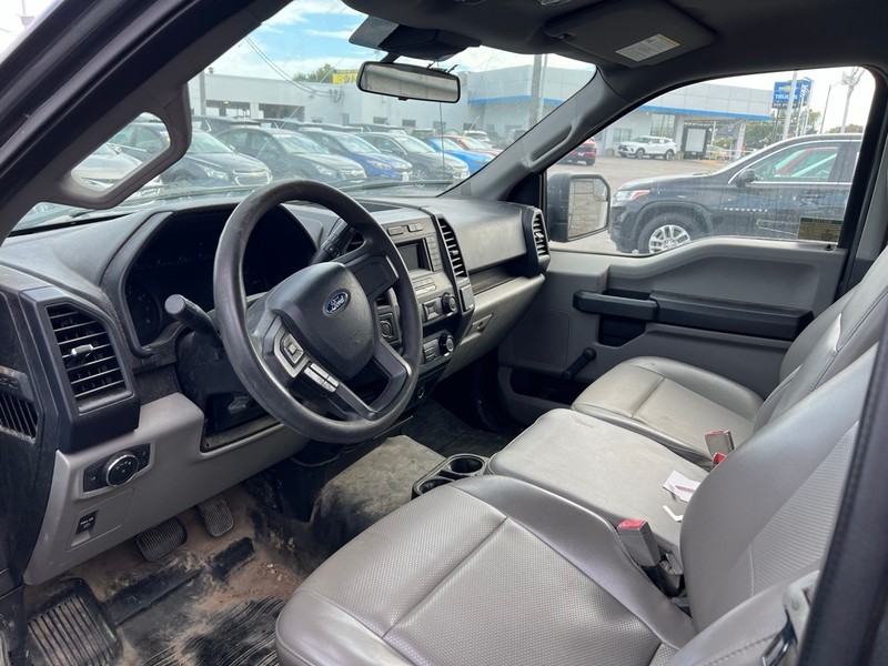 Ford F-150 Vehicle Full-screen Gallery Image 7