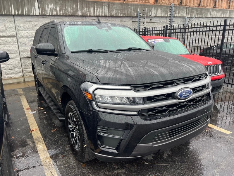 Ford Expedition Max Vehicle Full-screen Gallery Image 3