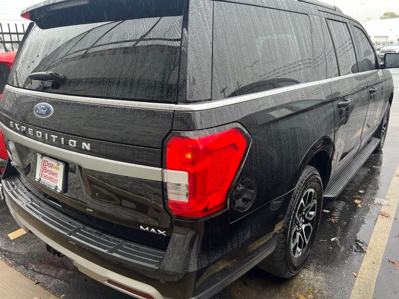 Ford Expedition Max Vehicle Full-screen Gallery Image 6