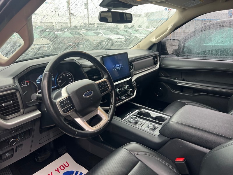 Ford Expedition Max Vehicle Full-screen Gallery Image 7
