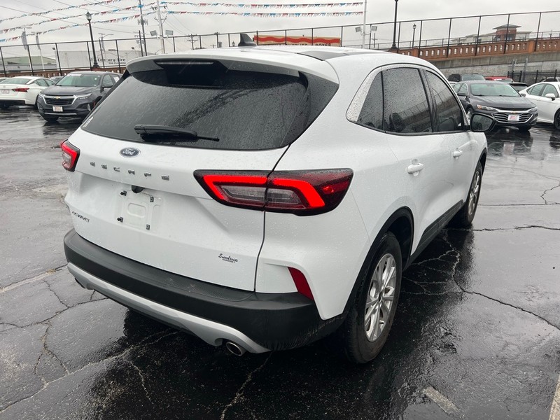 Ford Escape Vehicle Full-screen Gallery Image 6