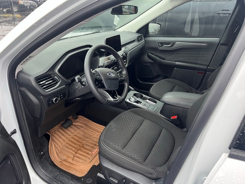 Ford Escape Vehicle Full-screen Gallery Image 7