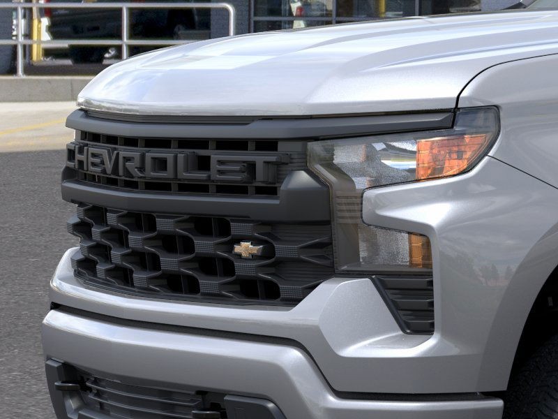 Chevrolet Silverado 1500 Vehicle Full-screen Gallery Image 13