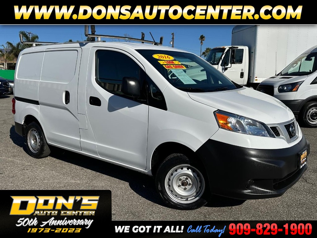 Nissan NV200's photo