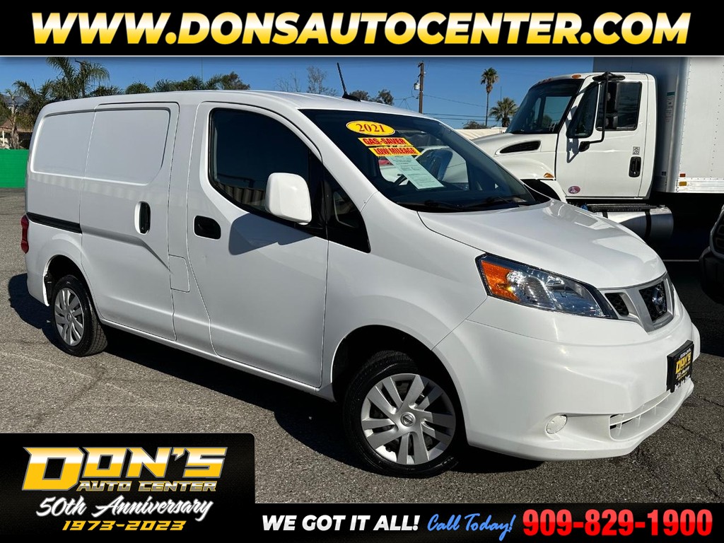 Nissan NV200's photo