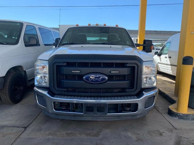 Ford Super Duty F-350 DRW Vehicle Image 06