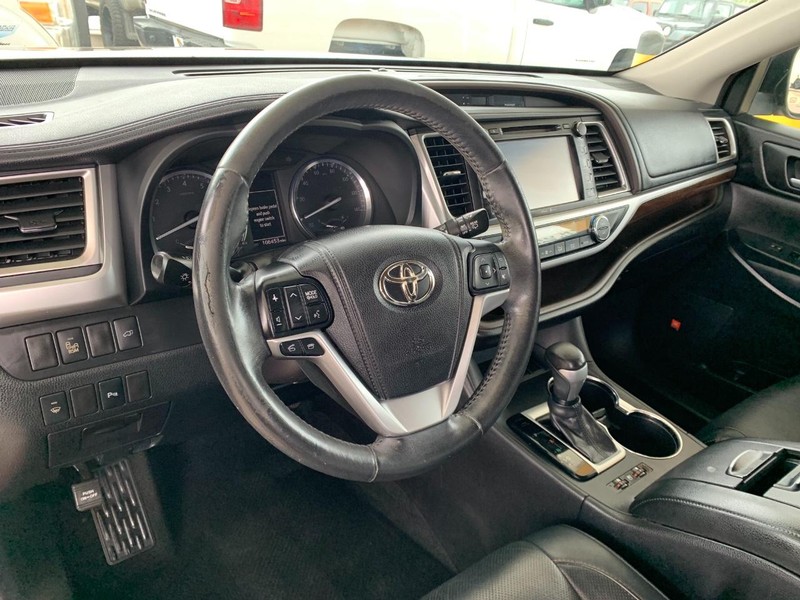 Toyota Highlander Vehicle Image 13