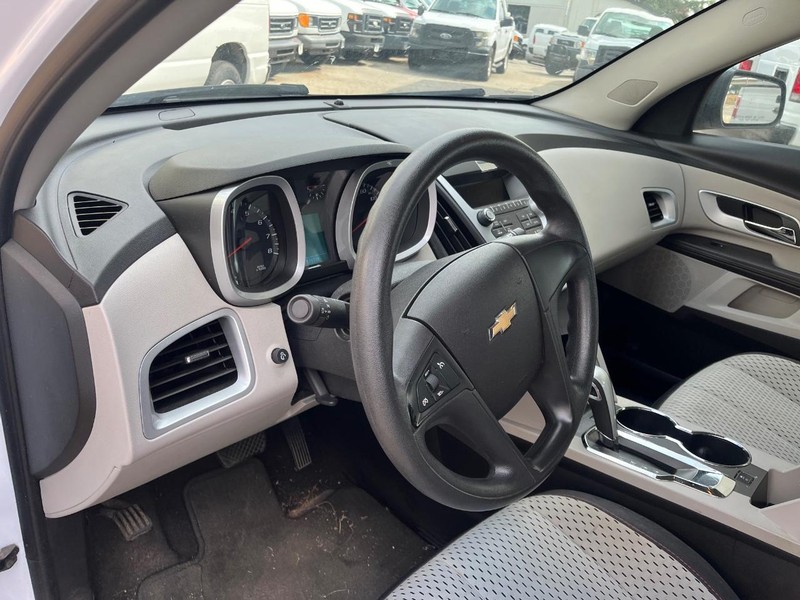 Chevrolet Equinox Vehicle Image 09