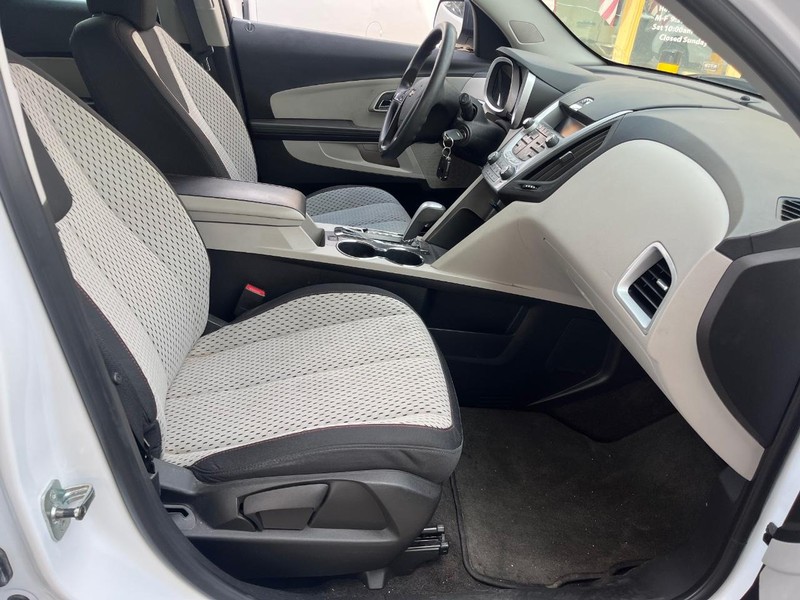 Chevrolet Equinox Vehicle Image 10