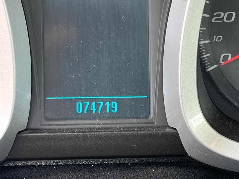 Chevrolet Equinox Vehicle Image 13