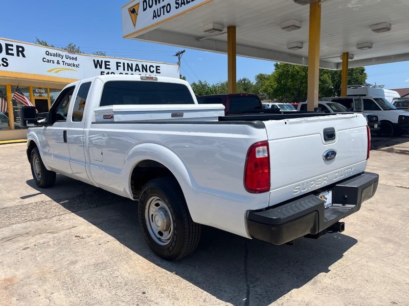Ford Super Duty F-350 SRW Vehicle Image 06