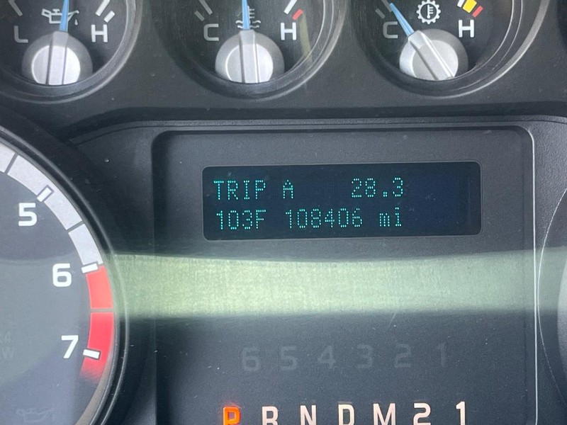 Ford Super Duty F-350 SRW Vehicle Image 09