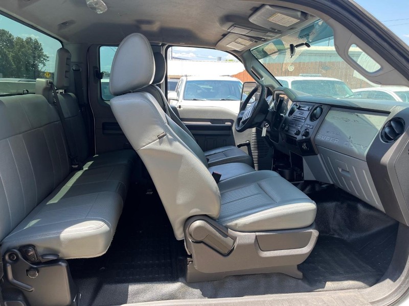 Ford Super Duty F-350 SRW Vehicle Image 11