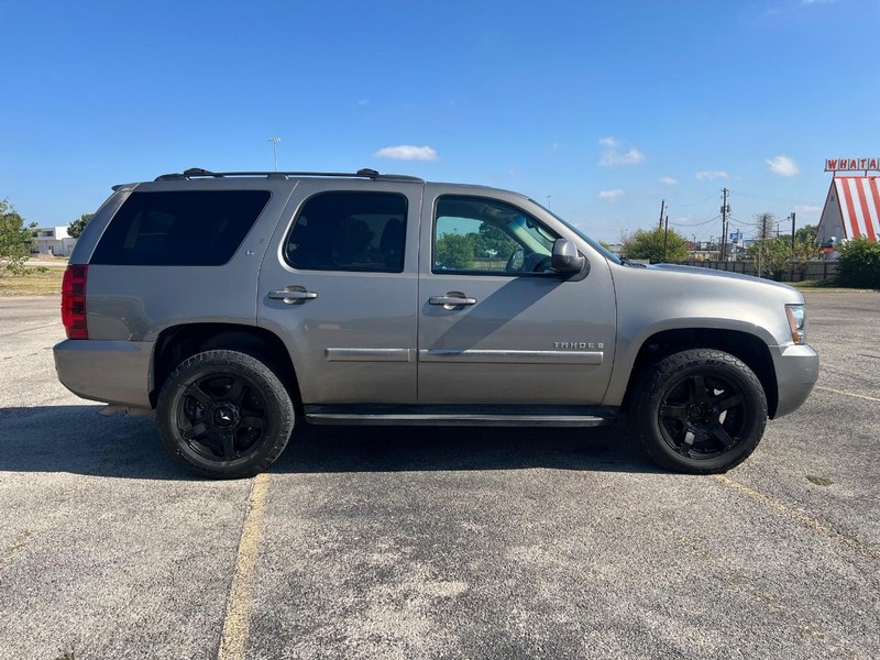 Chevrolet Tahoe Vehicle Full-screen Gallery Image 4