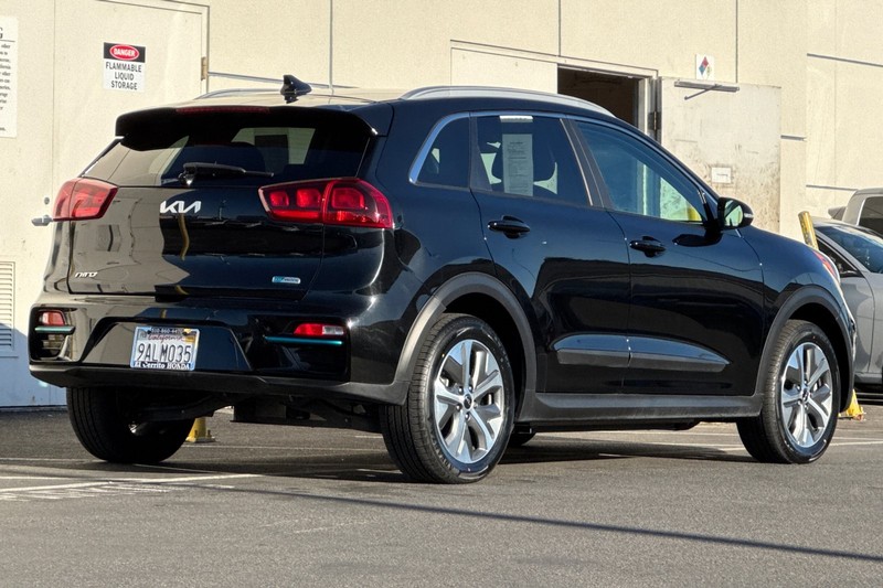 Kia Niro EV Vehicle Full-screen Gallery Image 03