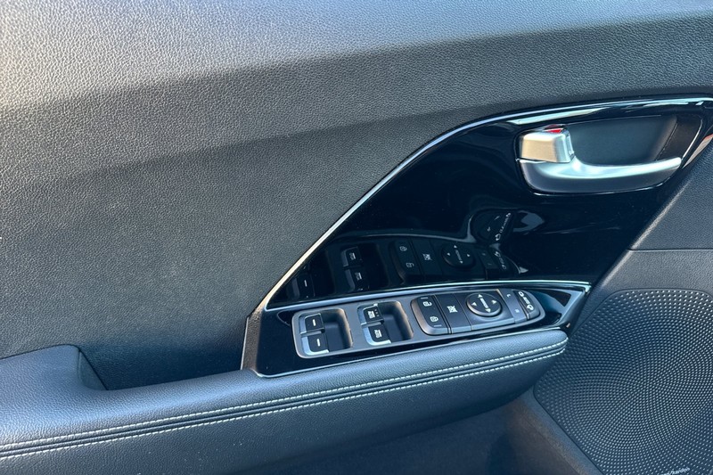 Kia Niro EV Vehicle Full-screen Gallery Image 13