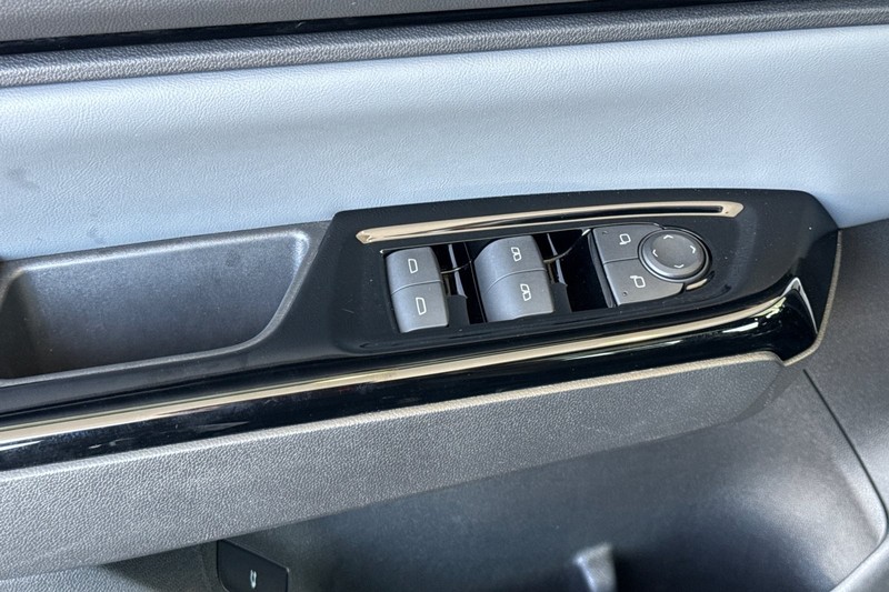 Honda Prologue Vehicle Full-screen Gallery Image 14